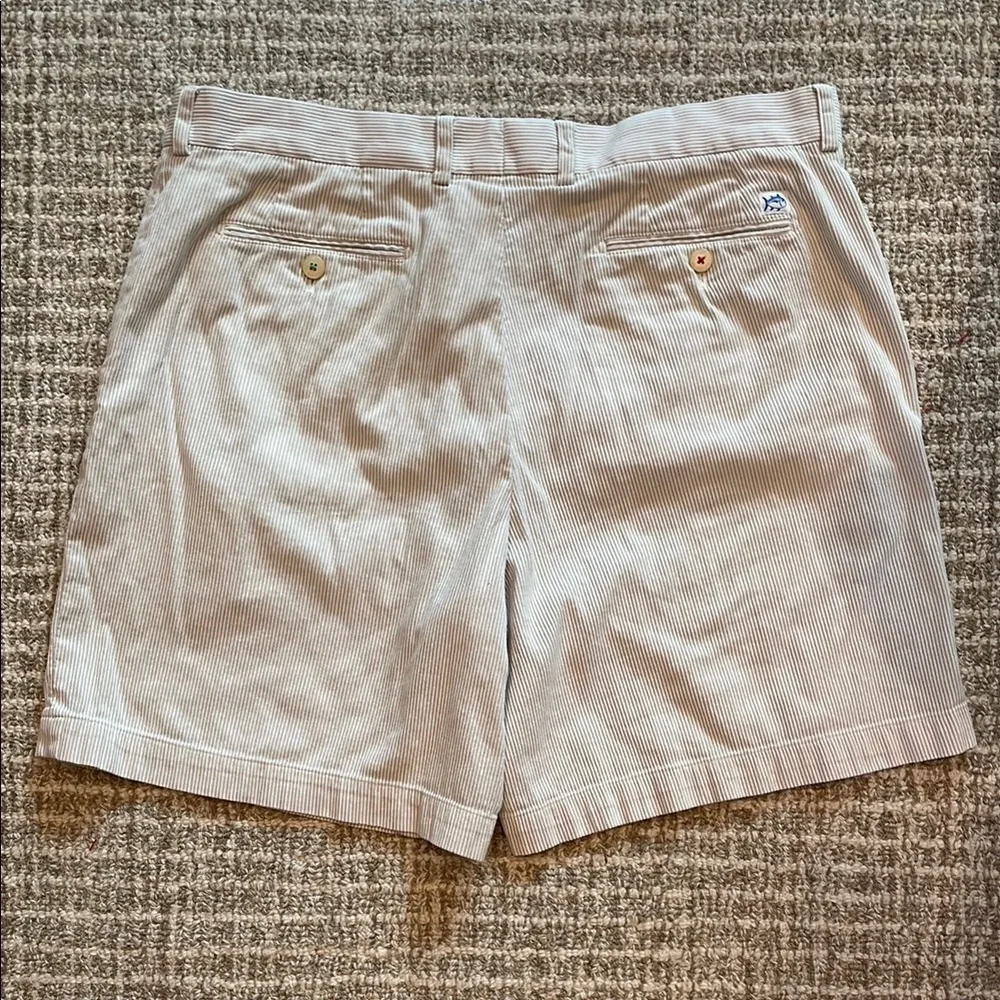 Men’s Southern Tide Flat Front Seersucker Corded Striped Beige Shorts
